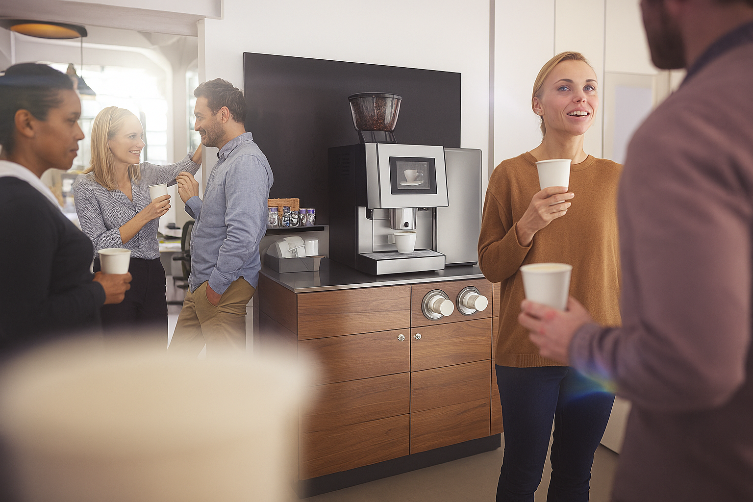 ES-Coffee-corner-people