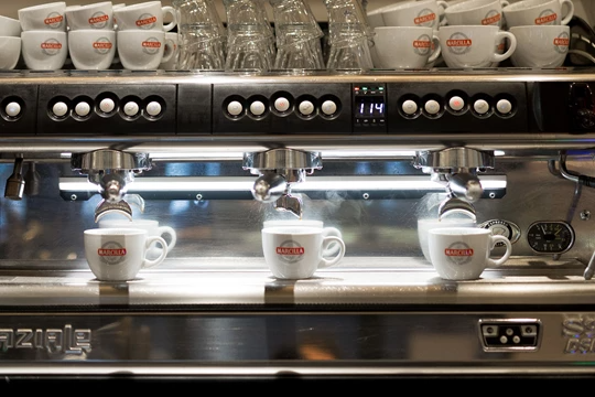 ES three coffee cups in machine